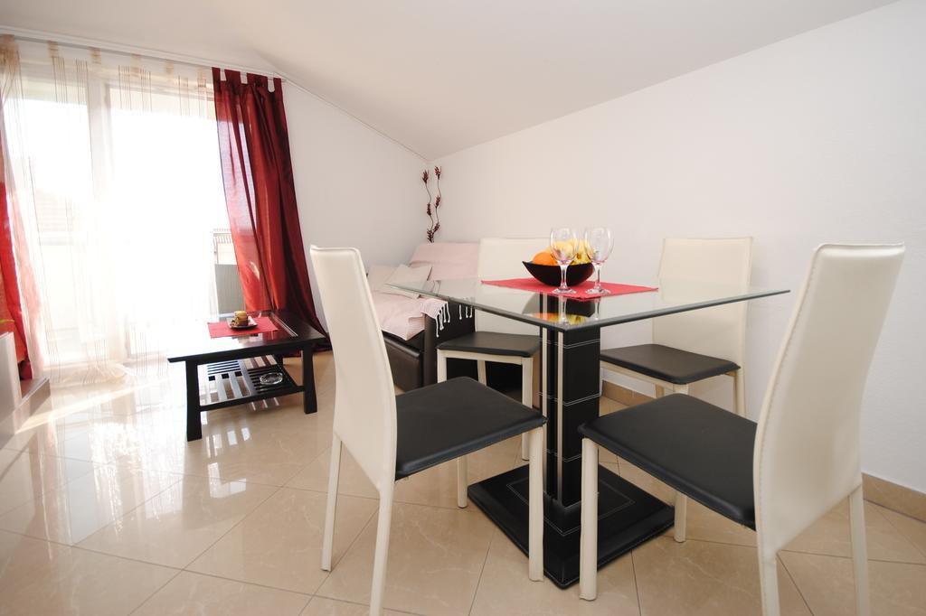 Apartment Tin Kastela Luaran gambar